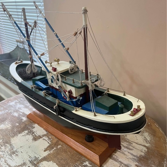 FINAL PRICE Collectible Fishing / Shrimp Boat - Picture 5 of 5